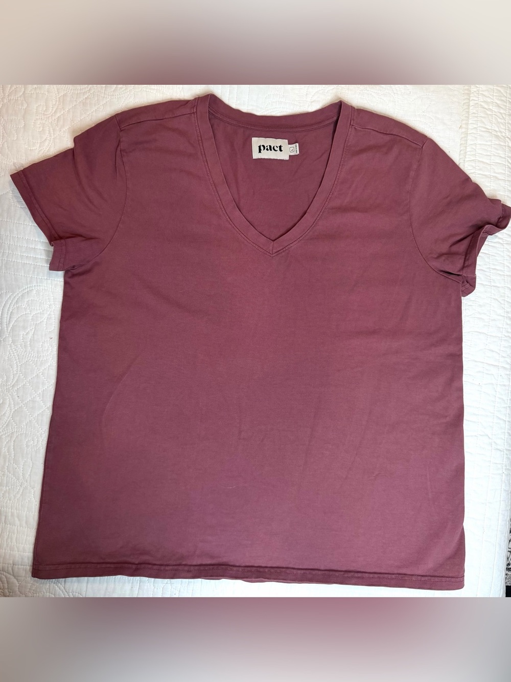 PACT Women's 100% Organic Cotton Relaxed V-neck T-shirt Mauve Large Tee
